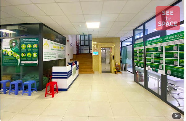 Key Advantages of Hung Vuong Building Cost-effective rental rates Ideal for businesses looking to save on overhead while maintaining a professional office space. Flexible office sizes Choose from compact individual offices to expansive layouts for teams, with options that scale with your business.