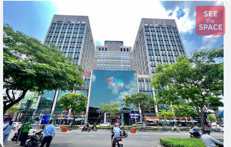  Royal Center Tower is located on Nguyen Van Cu street, easily connecting to districts 1, 3, 5 thanks to its location adjacent to major roads of Saigon ward such as Tran Hung Dao, Vo Van Kiet, Nguyen Trai. Adjacent to the famous Bui Vien Street.