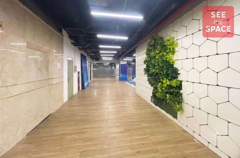 Located in the heart of the bustling Ban Co Mall, Saigon ward offers easy access to major traffic routes, shopping malls and surrounding amenities
