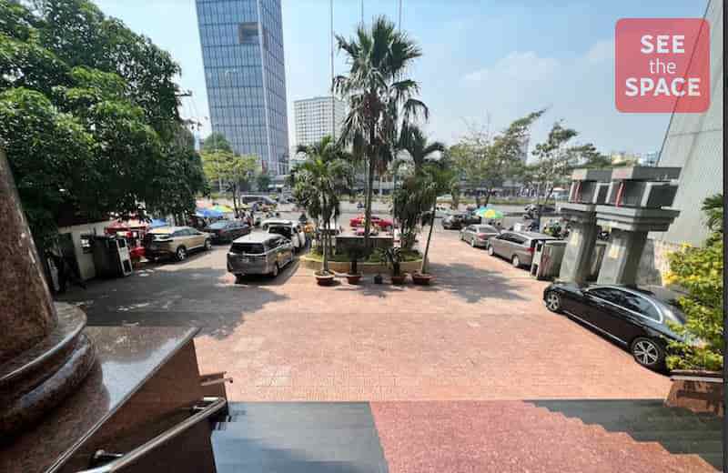 oa-nha-194-golden-building-1788767525.jpg