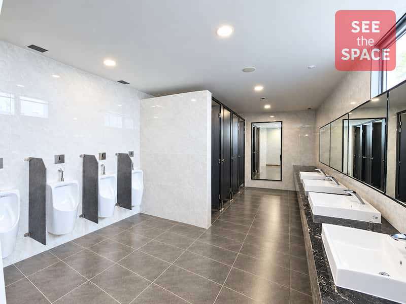 toilet-centre-point-tower-1789462011.jpg
