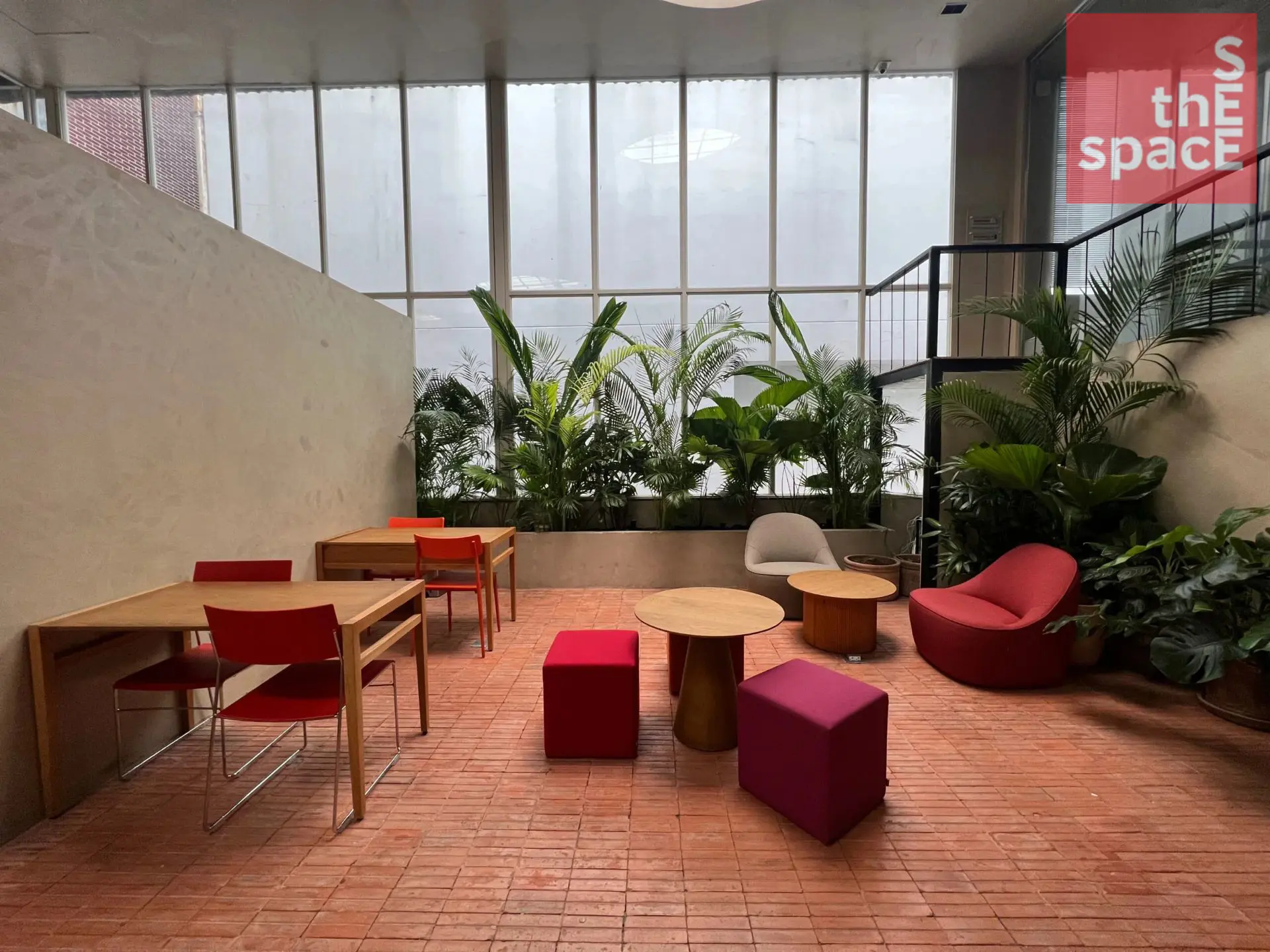 W Business Center Pasteur
